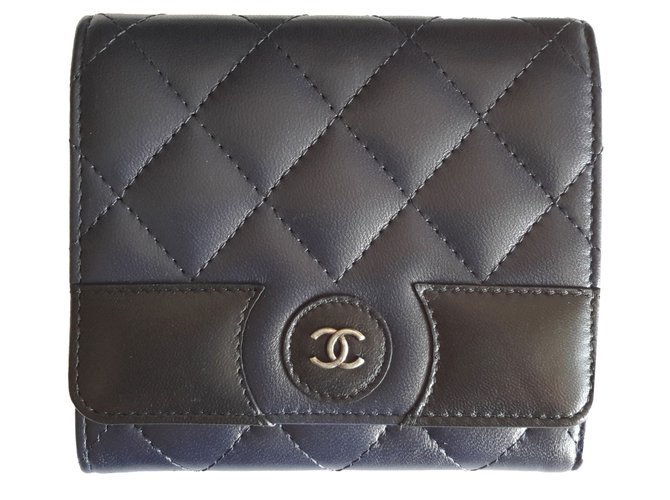 Chanel Wallets Navy blue Leather  ref.65758