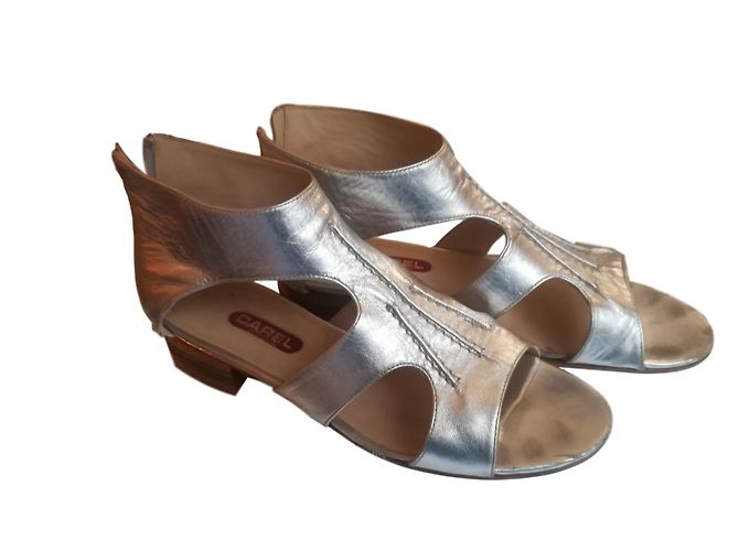 Carel Gladiator Sandalen Silber Leder