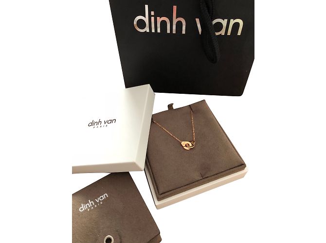 Dinh Van Collares