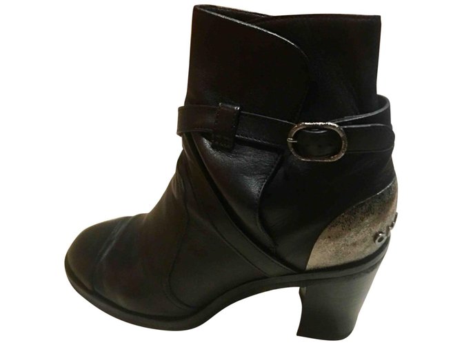 Chanel Ankle Boots Black Silvery Leather  ref.66323