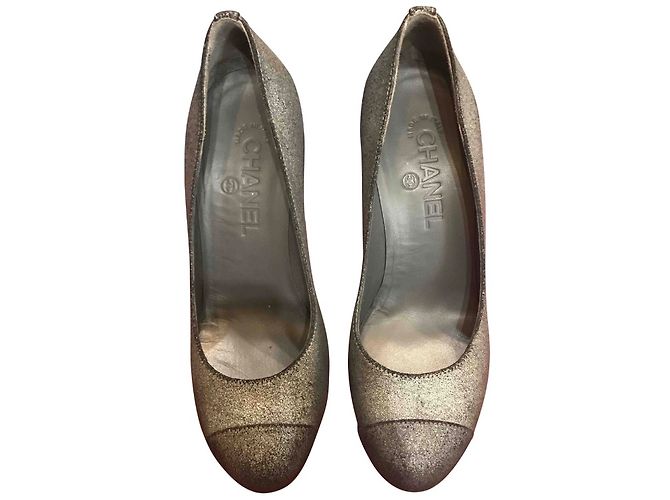 Escarpins Chanel en cuir gris taille 37