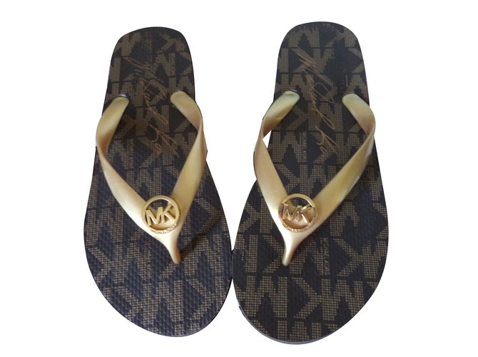 Michael Kors sandali D'oro Di gomma  ref.66434