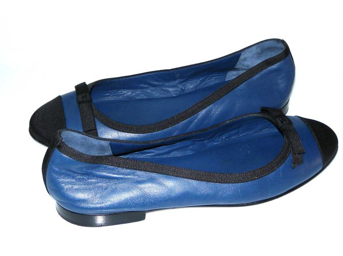 Chanel Zapatillas de ballet Negro Azul marino Cuero Lienzo  ref.66584