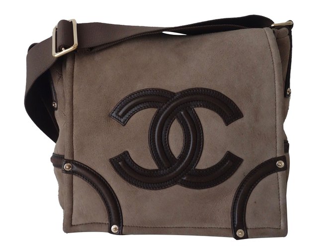 Chanel Handtaschen Braun Taupe Leder Wildleder  ref.66617
