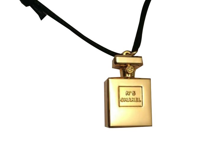 Chanel Necklaces Golden Metal  ref.66701