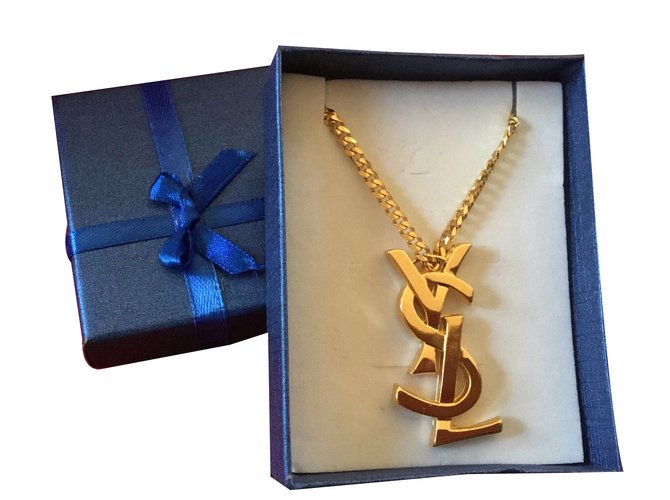 Yves Saint Laurent Pendant necklaces Golden Metal  ref.66809