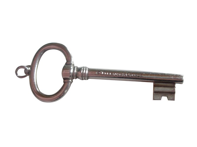 Tiffany & Co key pendant Silvery Silver  ref.66891