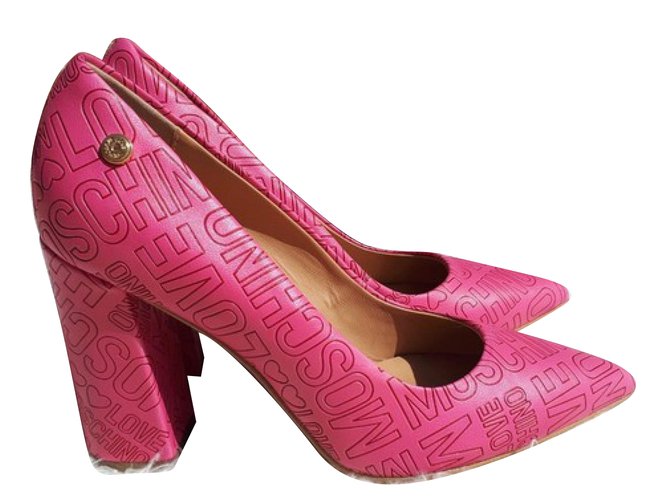 pink moschino heels