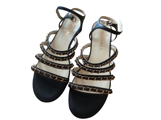 Chanel Dad's Chain Sandals Metallic Silver Size 39.5C – ＬＯＶＥＬＯＴＳＬＵＸＵＲＹ