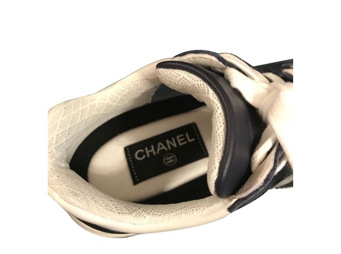 Chanel Baskets Cuir vernis Gris anthracite  ref.67059