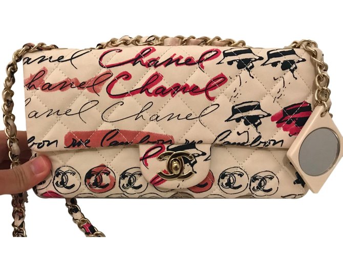 Chanel Saco pequeno com aba clássica Bege Nylon  ref.67362
