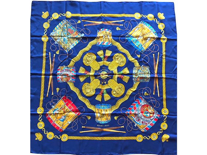 Sciarpa Hermès in seta blu oro blu navy 90x90 D'oro