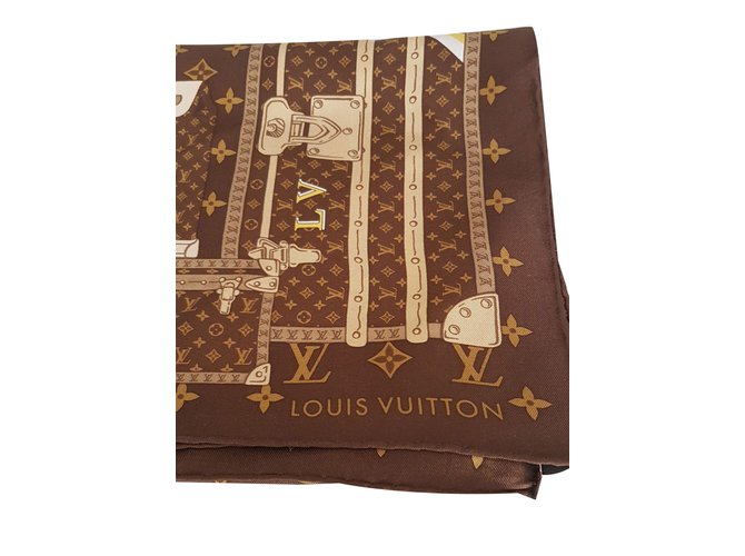Louis Vuitton Foulards Soie Marron  ref.67729