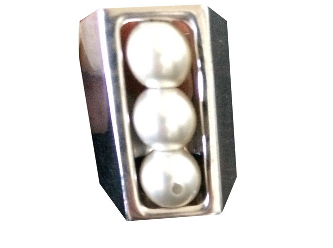 Chanel Rings Golden Eggshell Metal  ref.68121