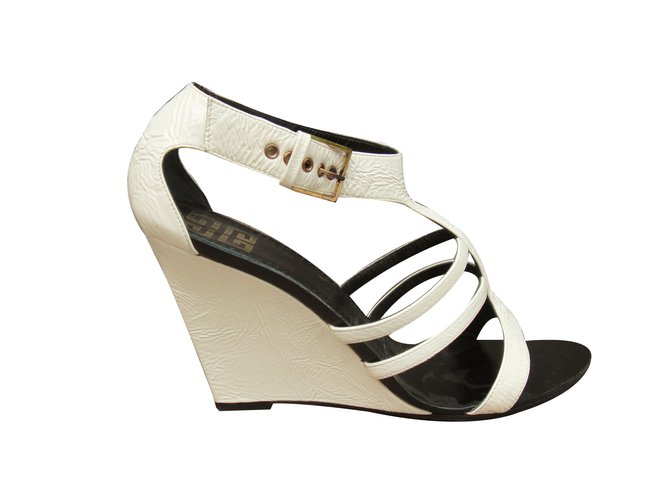 Givenchy Sandals White Patent leather  ref.68141