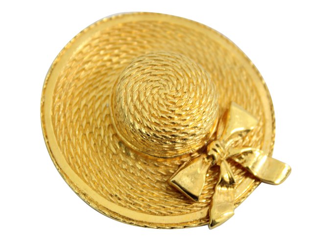 Chanel Alfinetes e broches Dourado Metal  ref.68328