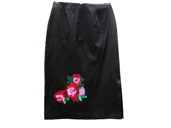 Autre Marque Schwarzer Satinstoff Rock mit Pailletten Blumen
