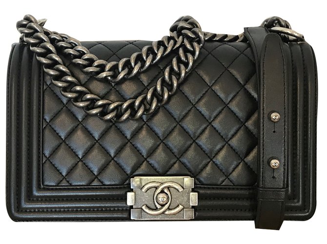 Chanel MEDIUM BOY BAG Black Lambskin ref.68514 - Joli Closet