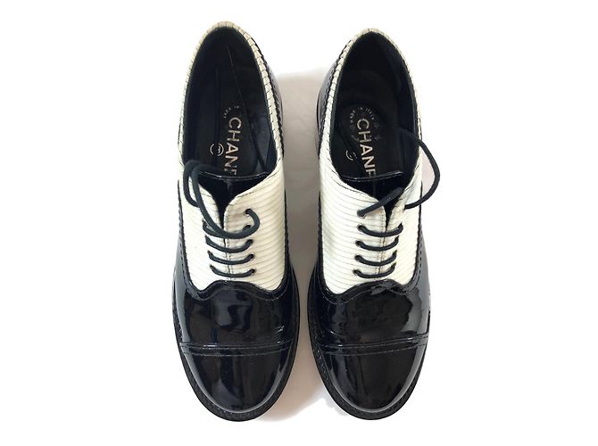 Chanel Derbies Cuir vernis Toile Noir Blanc