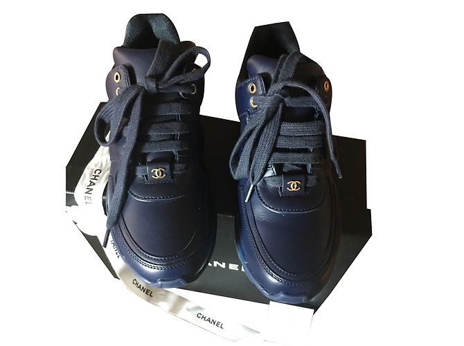 Baskets Chanel en cuir bleu marine