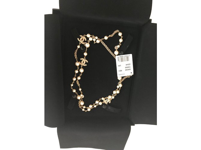 Chanel CC Necklace with pearls Golden Metal  ref.68922