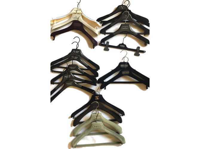 Dior Set of branded hangers Multiple colors Plastic  ref.69491