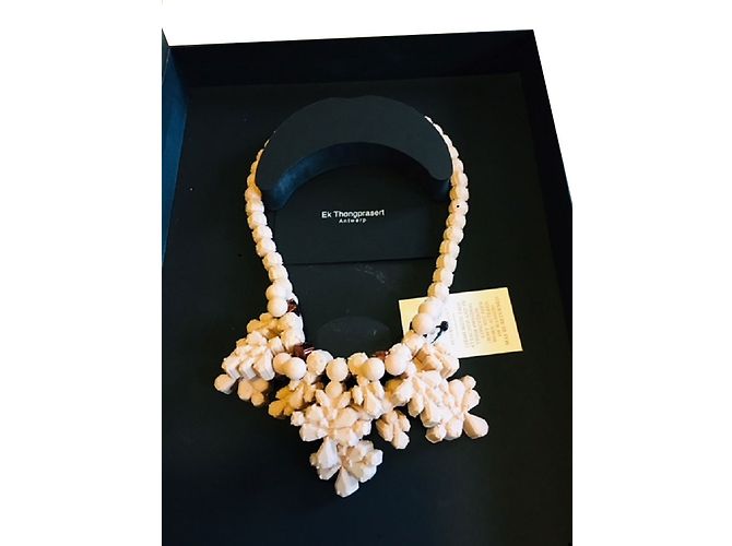 Collana EK Thongprasert in silicone e metallo beige