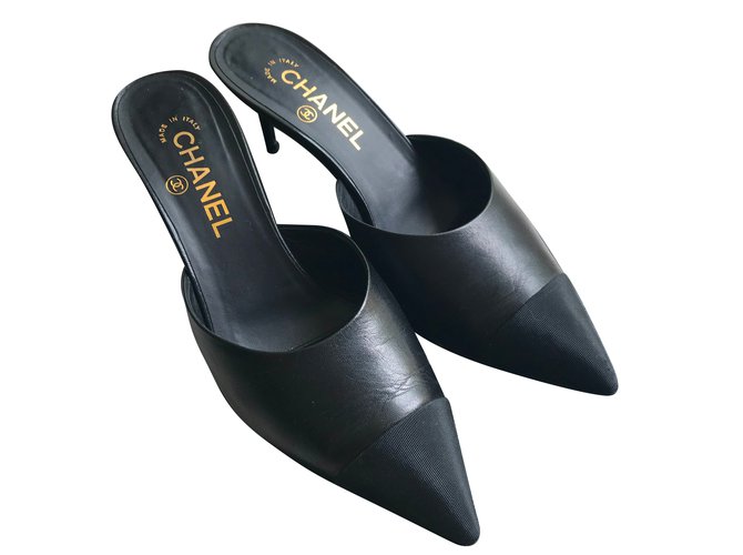 Chanel Mules Black Leather  ref.70131