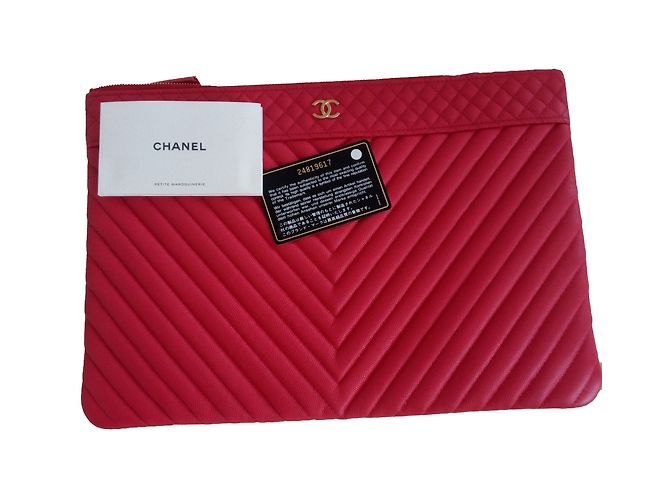 Chanel O-Case Roja Cuero