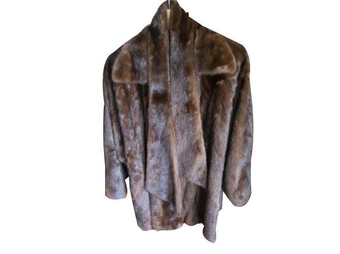 Yves Saint Laurent Coat Brown Fur  ref.70253