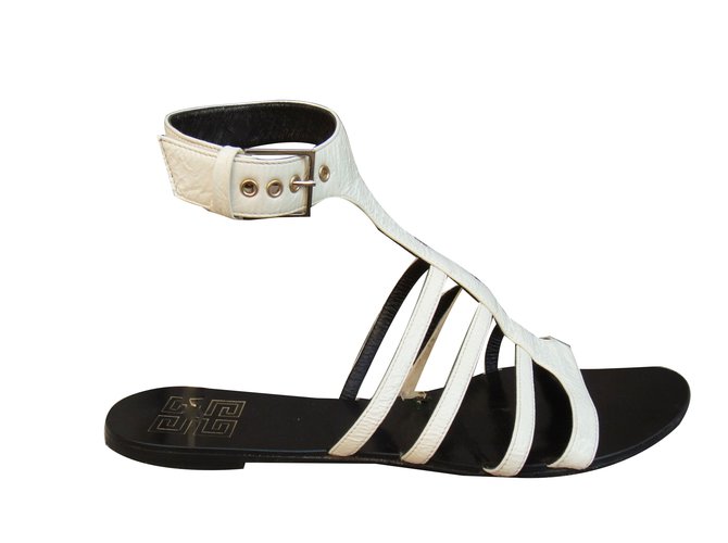 Givenchy Sandals White Patent leather  ref.70426