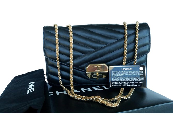 Chanel Black Chevron Quilted Leather Gabrielle Medium Flap Lambskin  ref.70551 - Joli Closet