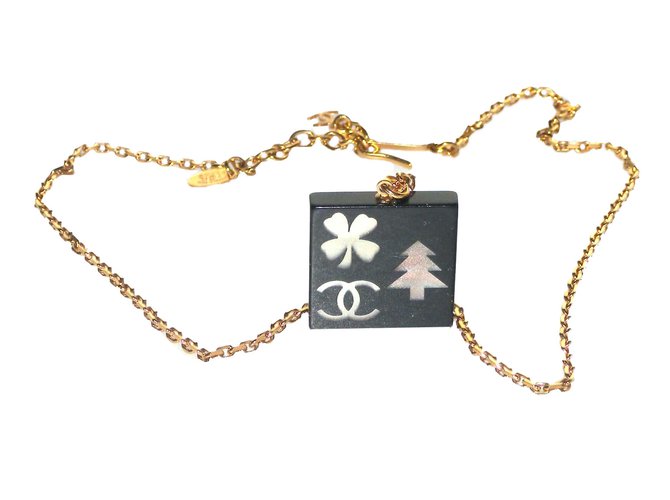 Chanel Pendant necklace Black Golden Metal Resin  ref.70620