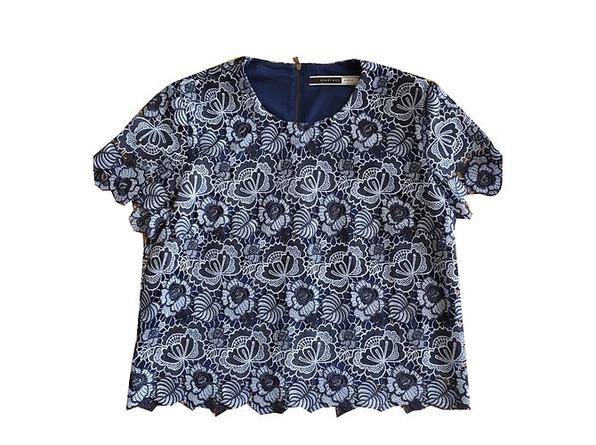 Sportmax Top aus blauer bestickter Spitze