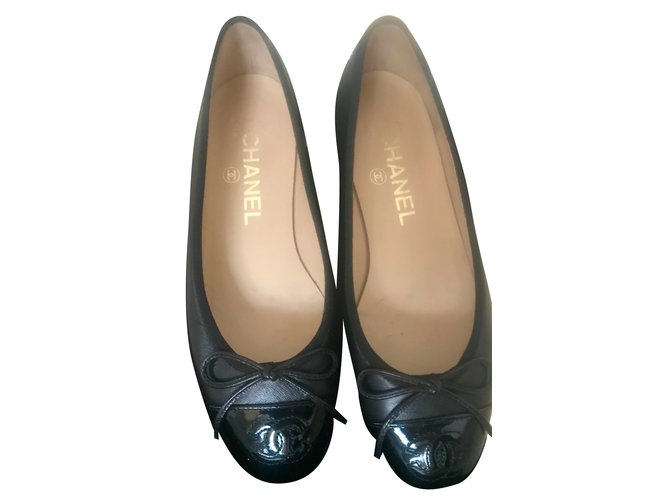 Chanel Zapatillas de ballet Negro Cuero  ref.70863