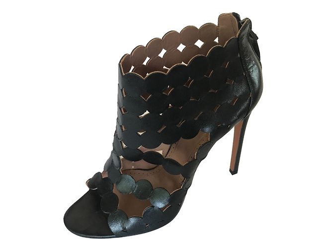 Alaïa Black Leather Pumps