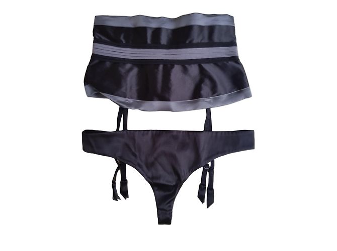La Perla Silk Garter Belt and Briefs Set Black