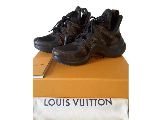 Louis Vuitton Monograma de luz trasera Castaño  ref.71940