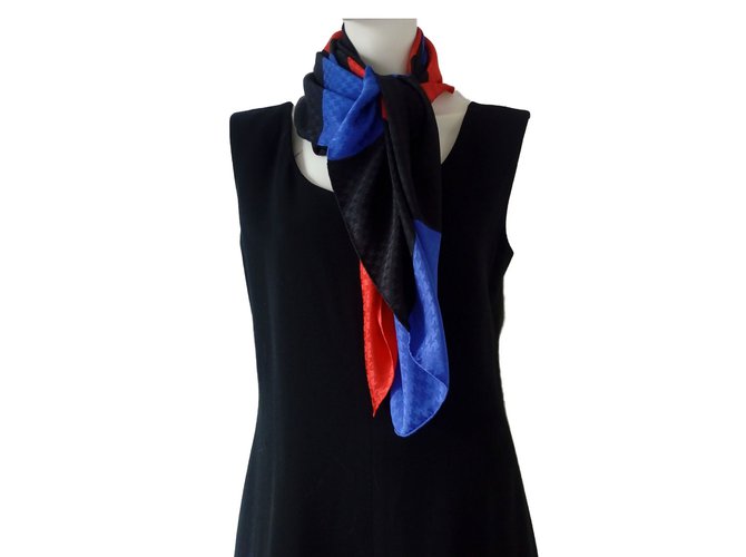 Yves Saint Laurent Silk scarf Red  ref.72061