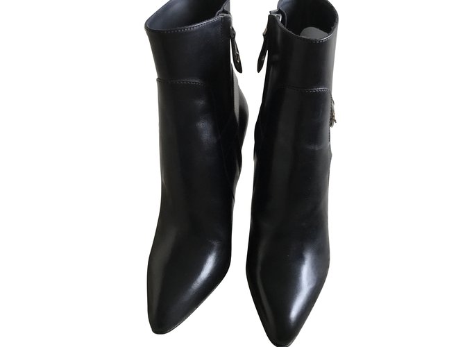 Louis Vuitton Aparte Ankle Boot Black Silvery Leather ref.72079 - Joli ...