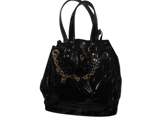 Sac seau Yves Saint Laurent en cuir vernis noir imprimé crocodile 