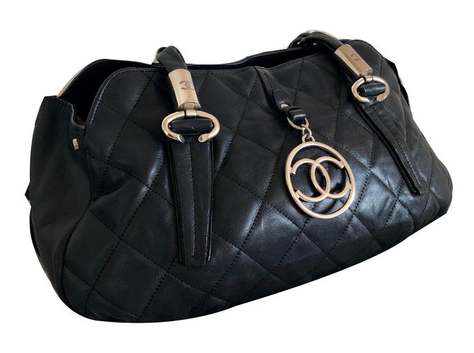 Chanel Handtasche Schwarz Leder  ref.72522