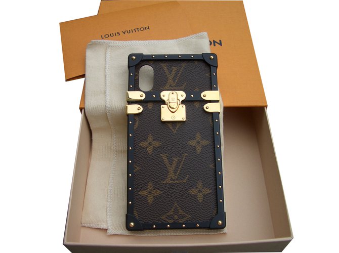 Louis Vuitton Eye Trunk Phone Case
