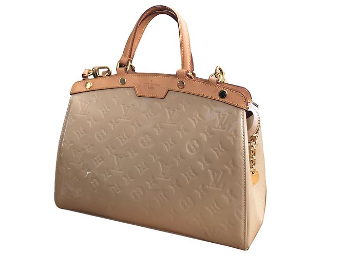 Louis Vuitton Brea MM Handtasche beige Lackleder