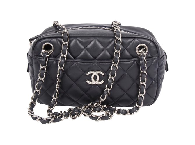Chanel Handtaschen Marineblau Leder  ref.72934