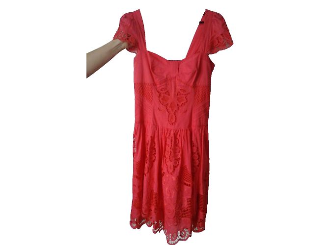Vestido Karen Millen de encaje y algodón coral