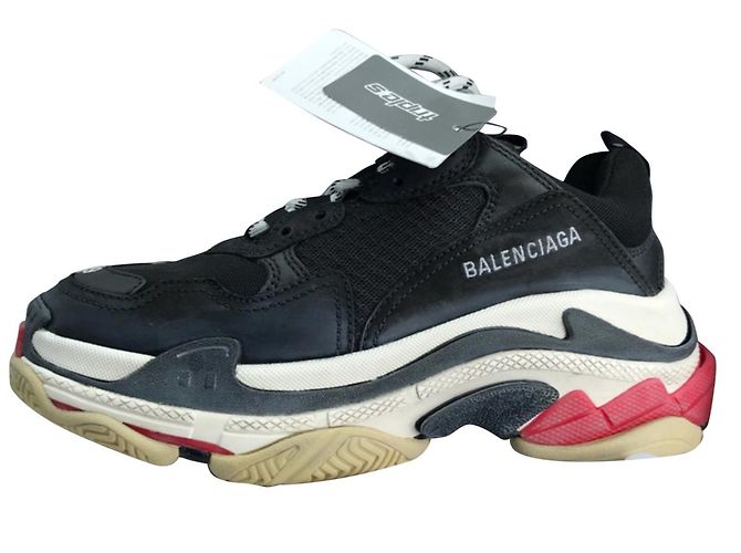 Tênis Balenciaga Triple S em couro preto