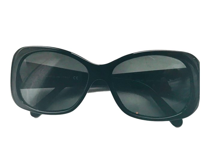 Chanel Gafas de sol Negro Plástico  ref.73130