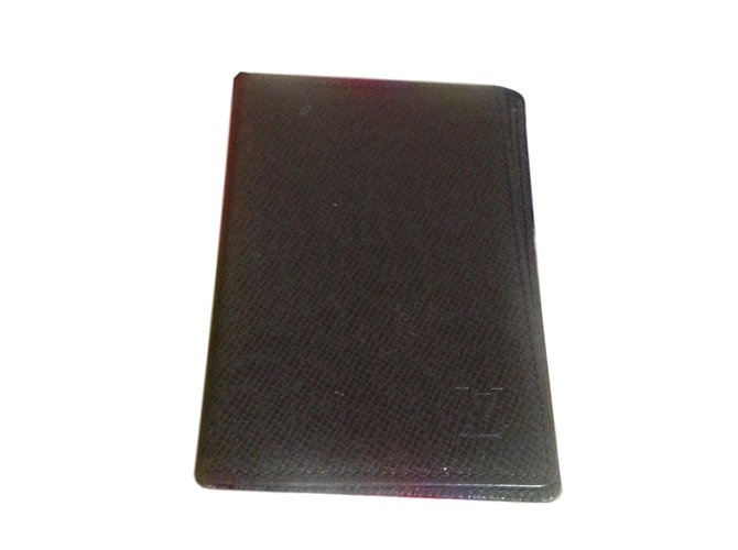Louis Vuitton porte carte taiga gris Cuir  ref.73451