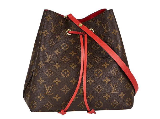 Louis Vuitton Sac Noe #LV #EmmaBrwn  Vuitton outfit, Louis vuitton noe  bag, Noe louis vuitton